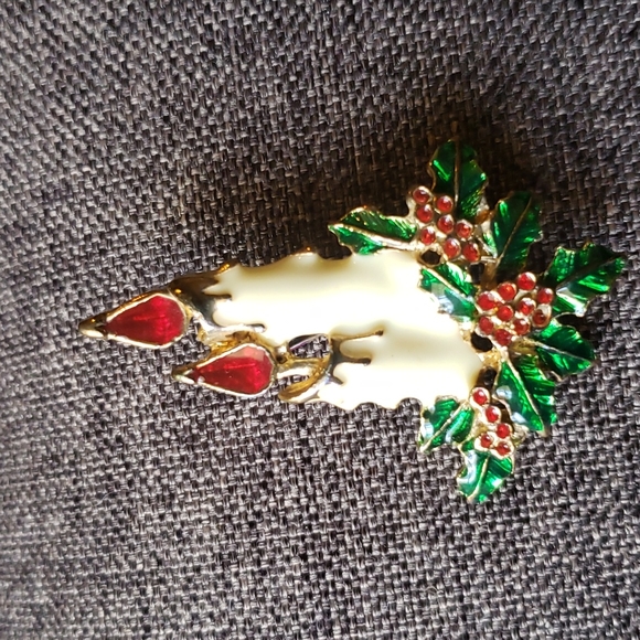 Christmas Vintage Brooch Pin Candles Berries Holly Gold Tone Enamel - Picture 1 of 4